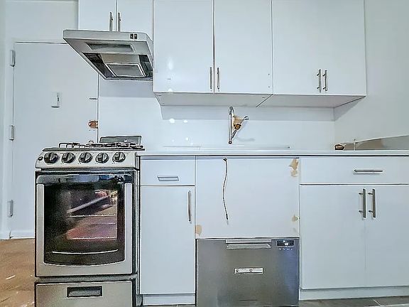 3rd image of 400 E 64th St APT 2B