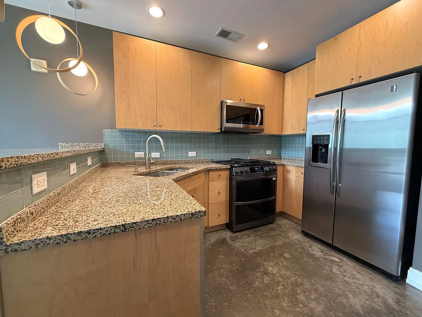 Luxury Midtown 1 Bedroom Condo, Polished Concrete Floors, City Views! — Photo 3