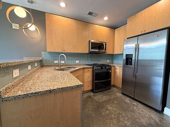 3rd image of 905 Juniper St NE Unit 507