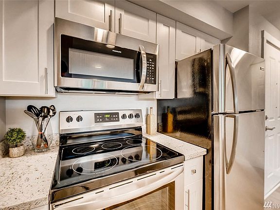 5th image of 18621 Blueberry Ln Unit A108