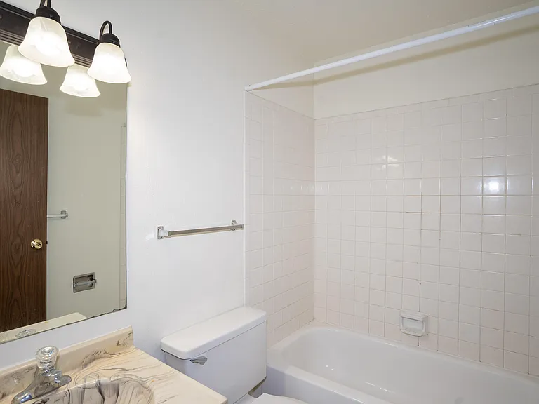 Fargo, ND Pacific Park 2 | 21B | Bathroom