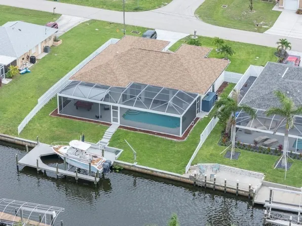 946 SE 23rd Pl, Cape Coral, FL 33990