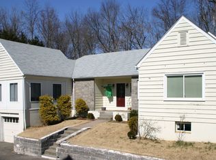 729 Paramus Rd, Paramus, NJ 07652