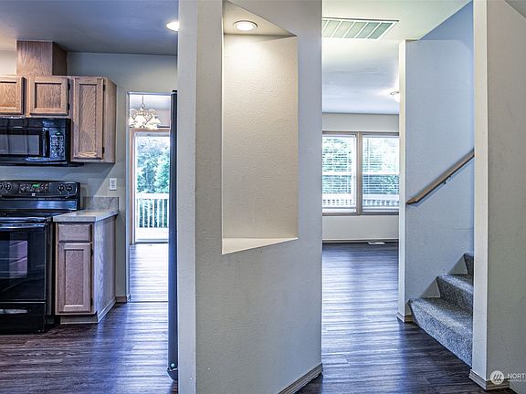 4th image of 3301 49th Street NE