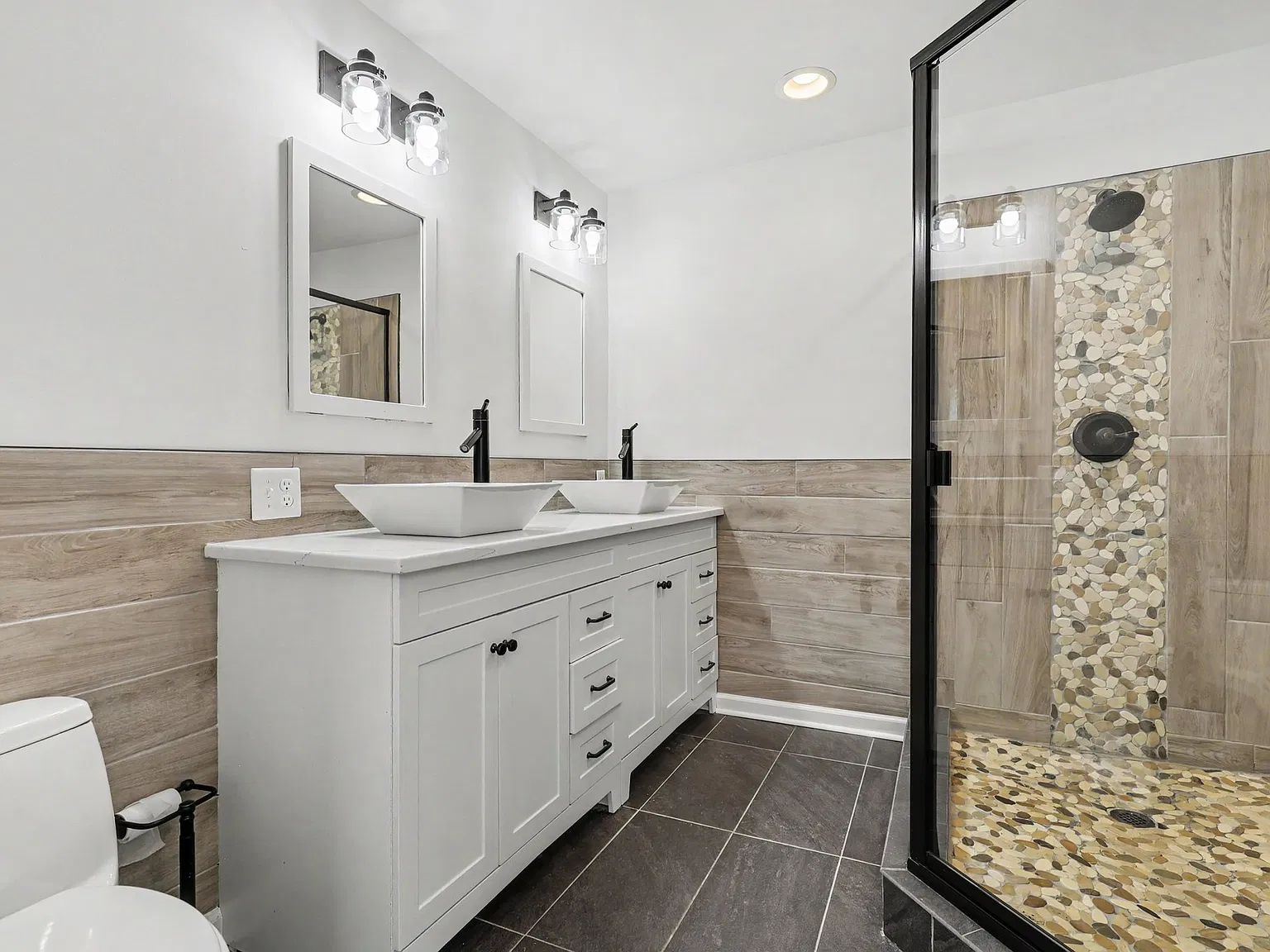 3 bed, 1118 sqft, $2,100 — Photo 3
