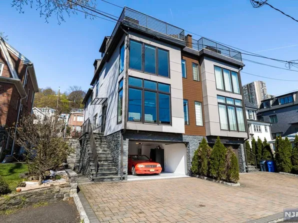 45 Myrtle Ave #B, Edgewater, NJ 07020
