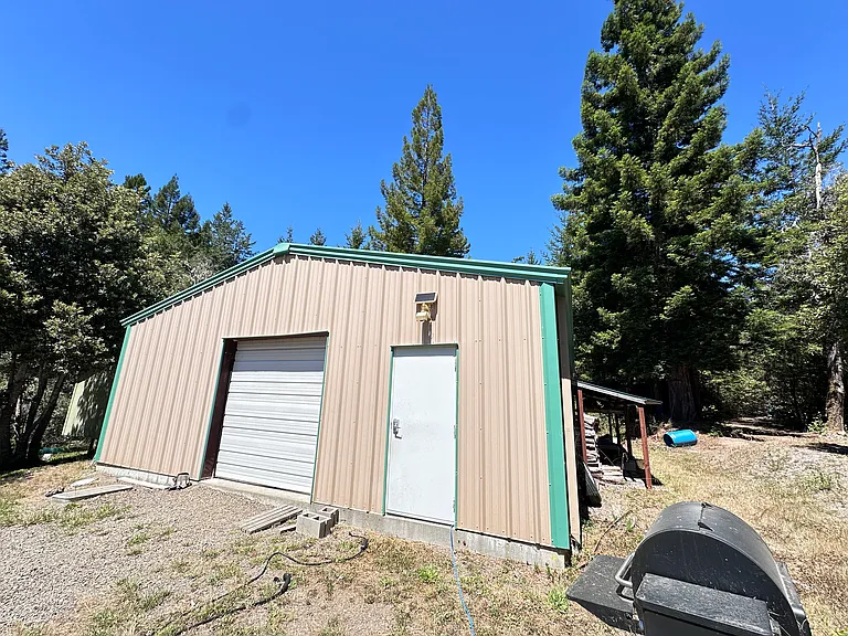 30 x 40 space with concrete floors, water, electricity and AC unit optional hookup