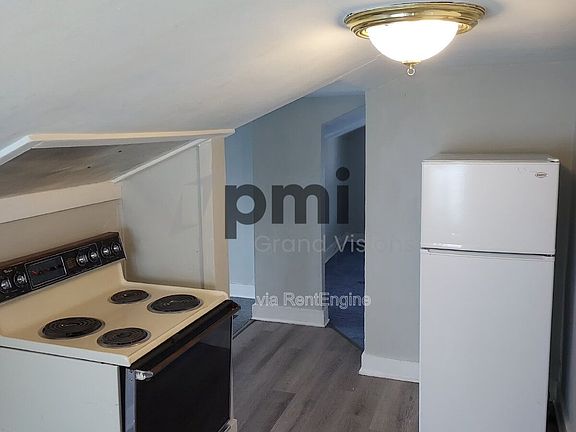 5th image of 1920 E Wood St