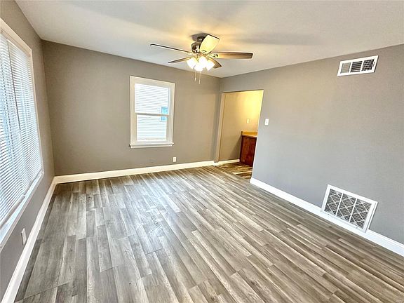 2nd image of 170 Brackleigh Ln