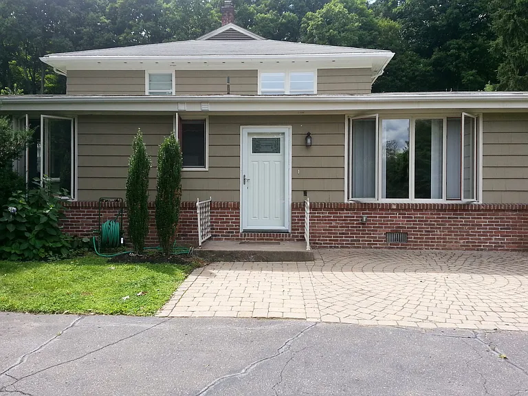 Amherst Rd — Photo 1