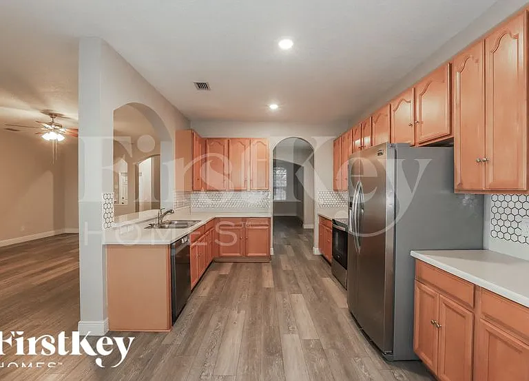 8109 Orange Spring Dr — Photo 4