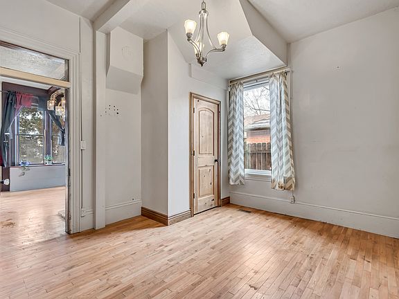 4th image of 585 S 400th St E