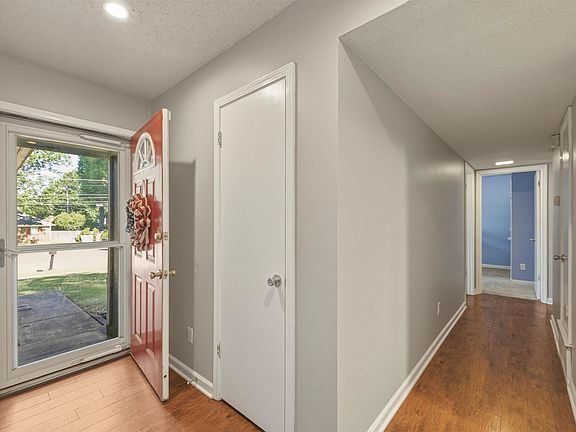 3rd image of 3276 Altruria Rd