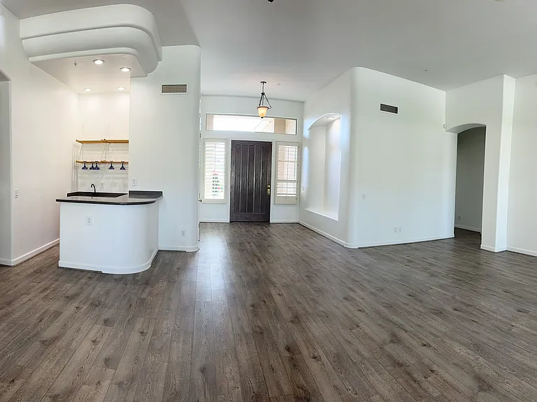 7460 E Tuckey Ln — Photo 17