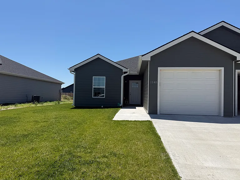 1148 Harbor Dr — Photo 1