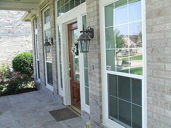 4th image of 1710 Windy Brook Ln
