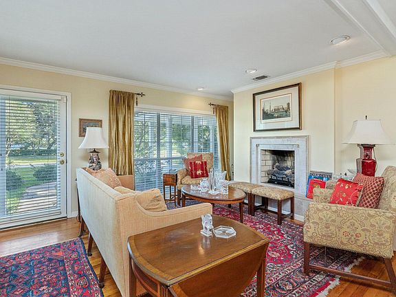 5th image of 1010 Beachview Dr NE
