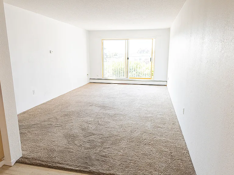 1023 Esquimalt Rd — Photo 7