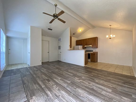 3rd image of 5211 Canyon Creek Dr #2B-2BA-928SQFT