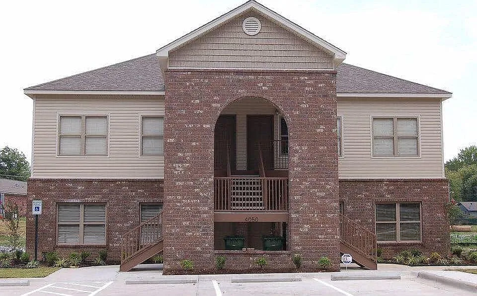 2 bed, 1014 sqft, $1,000 — Photo 1