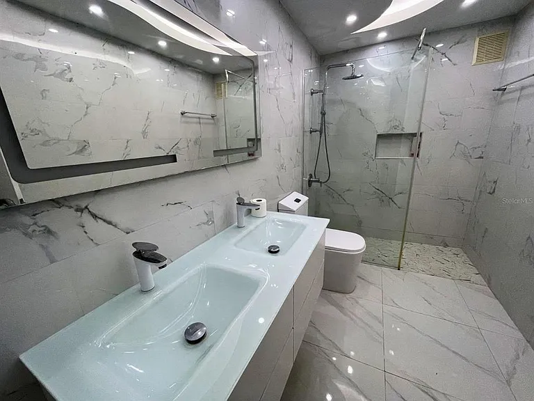DN-301 Ocean Club At Seven Seas — Photo 24