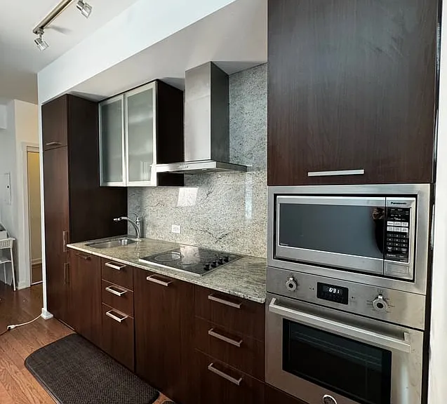 12 York St #3802A — Photo 4