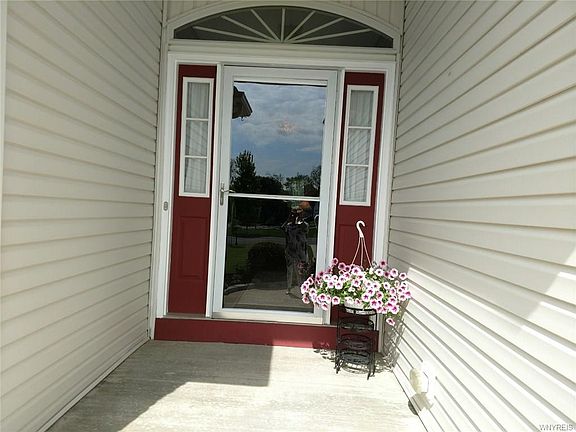 3rd image of 439 Riverwalk Dr