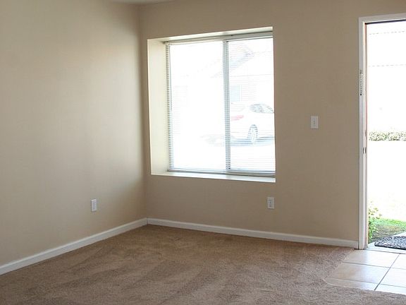 5th image of 2927 Brookside Dr APT B