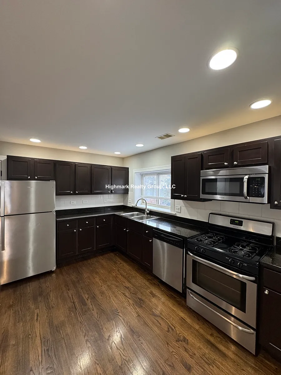 Building Photo - 2542 W Fitch Ave #3AB
