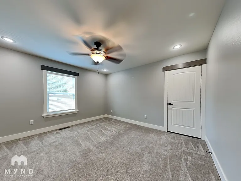405 S Carl St — Photo 8