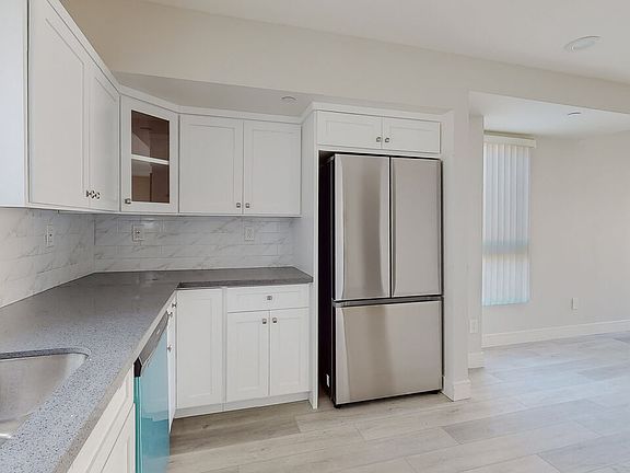 5th image of 307 Rosemont Ave #1/2