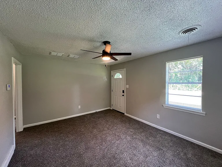 385 George Rd — Photo 4