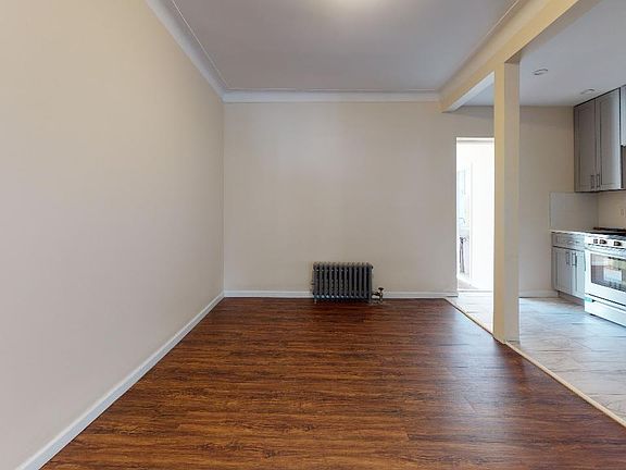 4th image of 32-16 Baywater Ct
