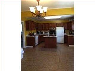 4th image of 654 Myrtle Ave