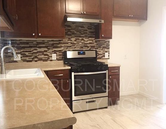 4th image of 13712 Actina Ave
