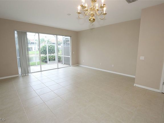 5th image of 1172 Oxford Ln #27
