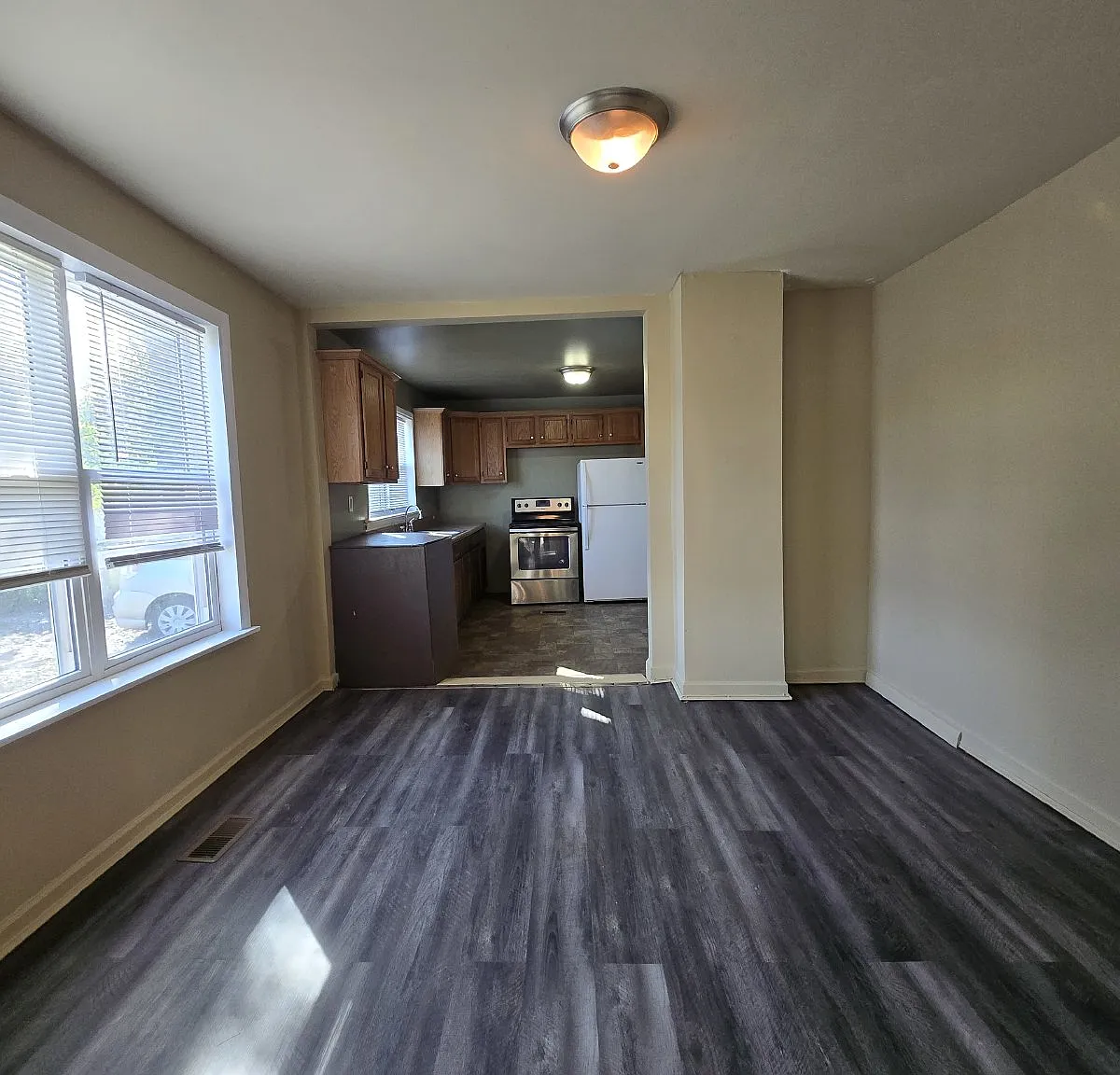 3 bed, 1.0 bath, 1100 sqft, $1,595 — Photo 4