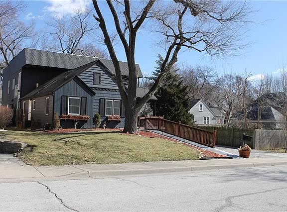 2nd image of 4747 Delmar St