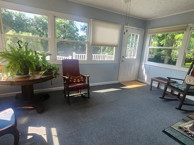 13732 Hillside Ave — Photo 3