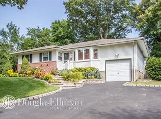 15 Tanglewood Dr, Smithtown, NY 11787