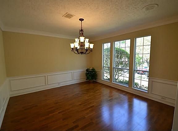3rd image of 1800 Northern Oak Cir
