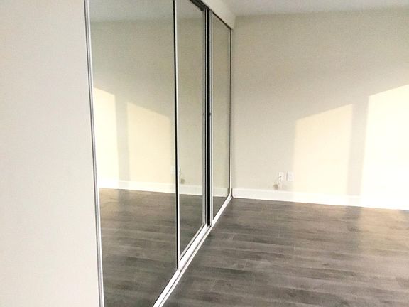 4th image of 17938 Burbank Blvd #1330