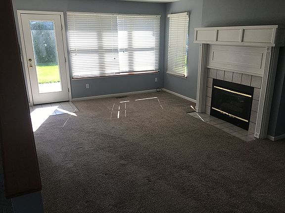 2nd image of 2901 Red Oak Cir