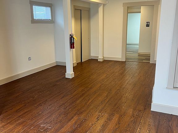 3rd image of 608 E Markland Ave #1