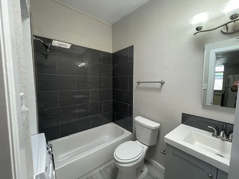 6708 E. Cheery Lynn Rd. — Photo 12