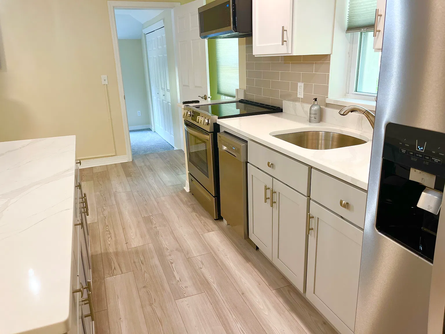 2 bed, 1400 sqft, $3,500 — Photo 2