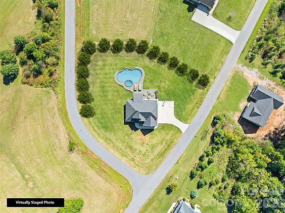 2nd image of 895 Oak Ridge Farms Cir