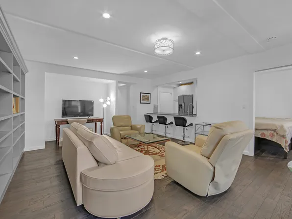 350 West 57th Street image 3 of 16