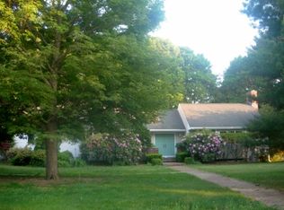 1 Manor Ln, Sharon, MA 02067