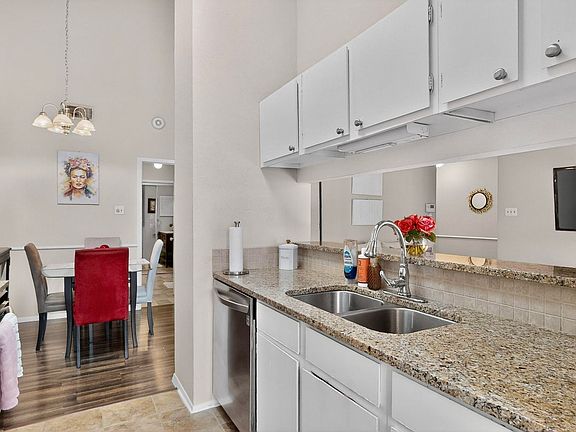 3rd image of 5981 Arapaho Rd APT 1006